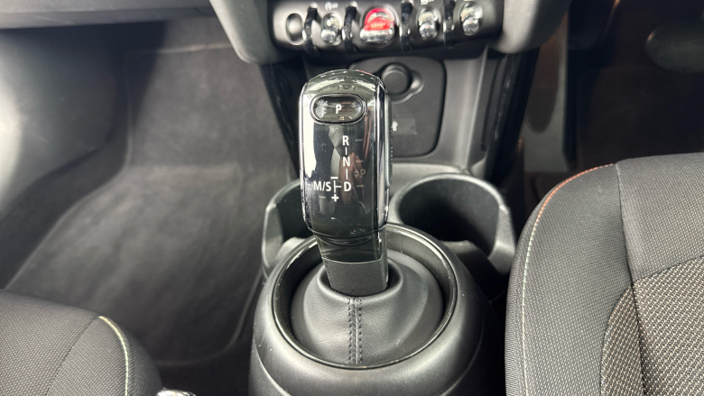 MINI Hatchback 1.5 Cooper Classic 3dr Auto [Comfort/Nav Pack] Petrol Hatchback